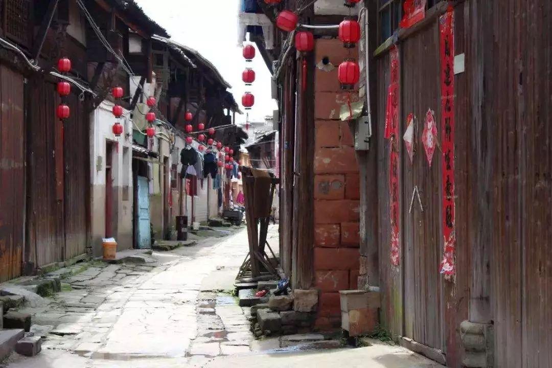 探索小欢喜热播,如果可以回到学生时代,你会不会重新追回前任?,发现更多乐趣